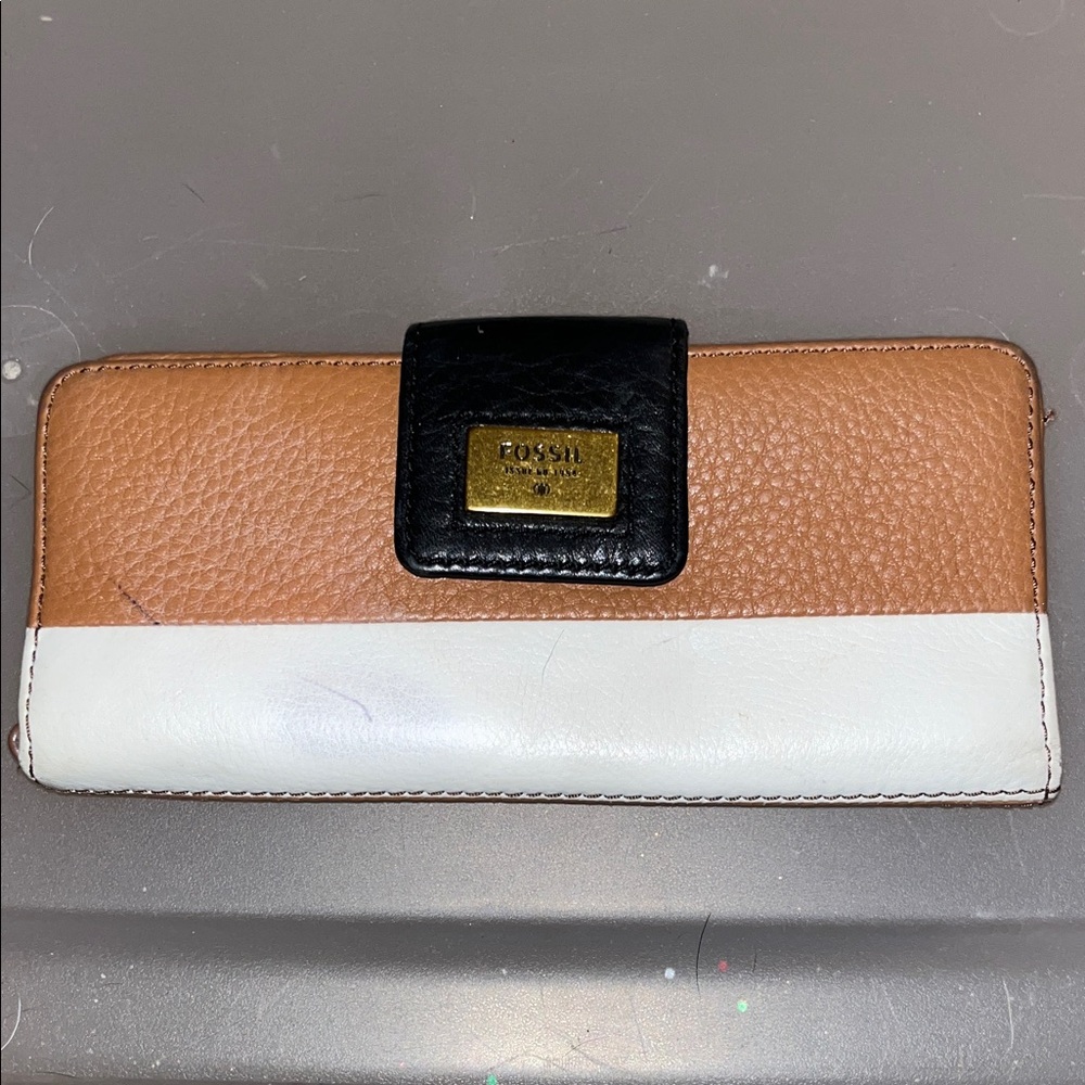 Fossil Tan and White Leather Wallet